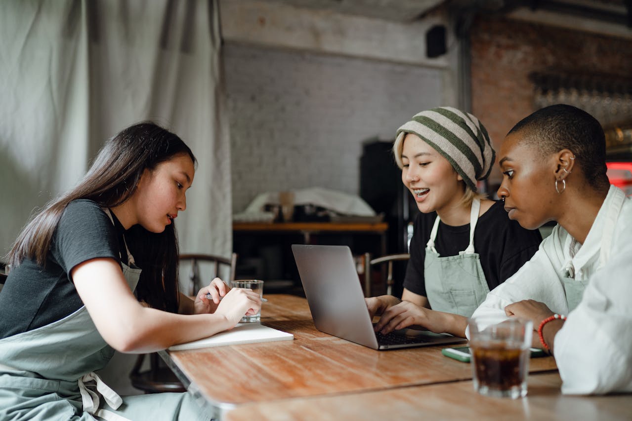 restaurateurs setting up automation